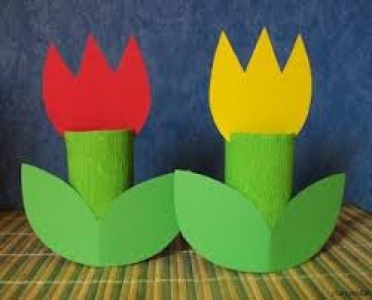 tulipan z materiałów wtórnych.jpg